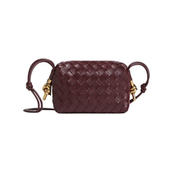 Crossbody-Tasche aus Intrecciato-Leder in Krappbraun 11 cm