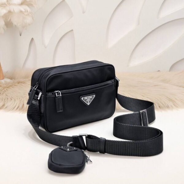 Re-Nylon and Saffiano Schwarz 21 cm - Image 4