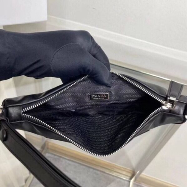 Saffiano Triangle Schwarz 25 cm - Image 3