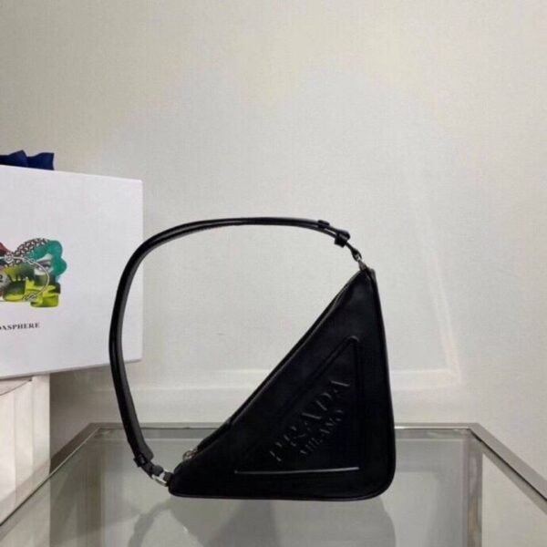 Saffiano Triangle Schwarz 25 cm - Image 4