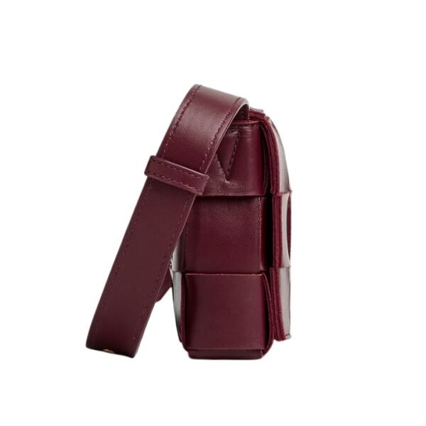 Kleine Intreccio-Leder Tasche in Barolo 12 cm - Image 3