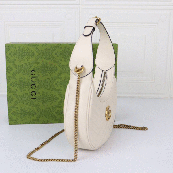 GG Marmont Half-Moon Creme 21 cm - Image 4