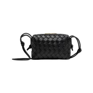 Crossbody-Tasche aus Intrecciato-Leder in Schwarz 11 cm
