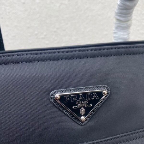 Tote Bag aus Re-Nylon Schwarz 34 cm - Image 3