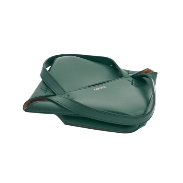 Fold Tote aus glänzendem Kalbsleder in Vetiver 20 cm - Image 4