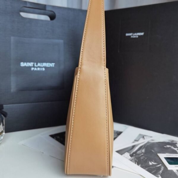 Le 5 a 7 Hobo Bag Beige 24,5 cm - Image 3
