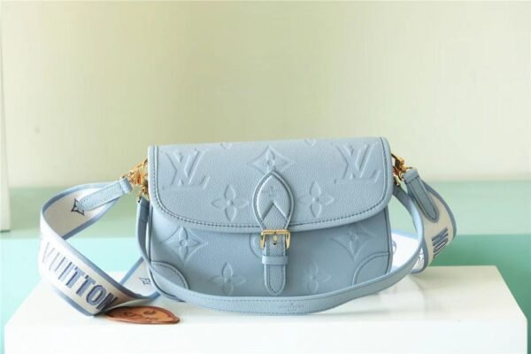 Diane Handtasche Hellblau 24 cm - Image 4