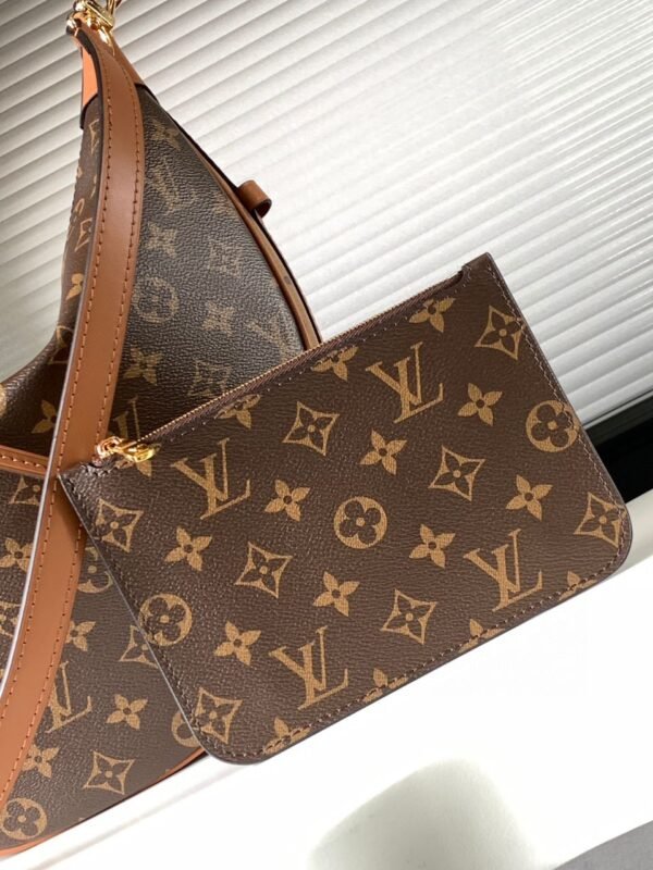 Loop Hobo Monogram 38 cm - Image 7
