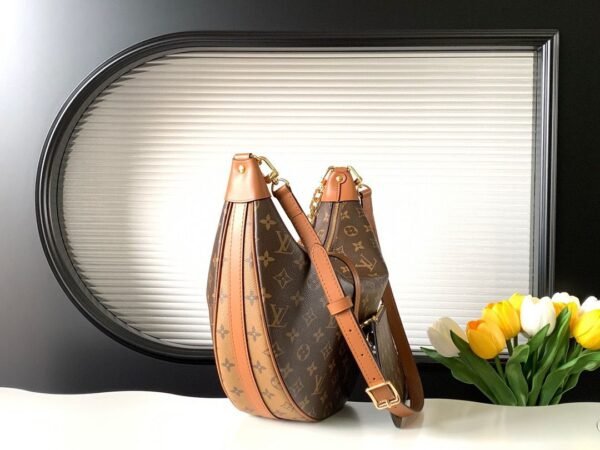Loop Hobo Monogram 38 cm - Image 8