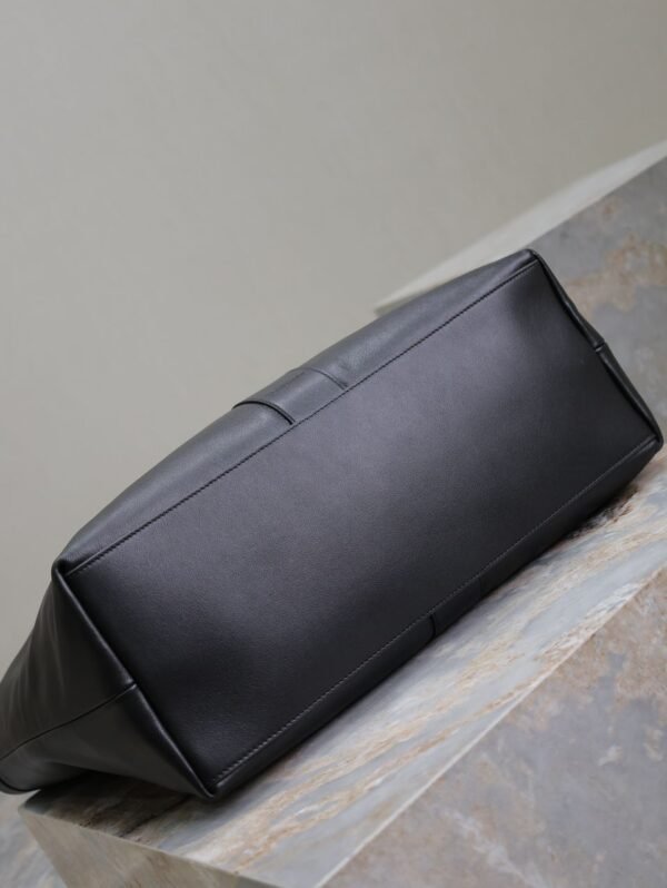 Y TOTE IN LEATHER 37 cm - Image 4