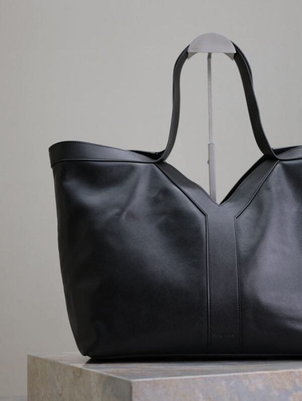 Y TOTE IN LEATHER 37 cm - Image 10